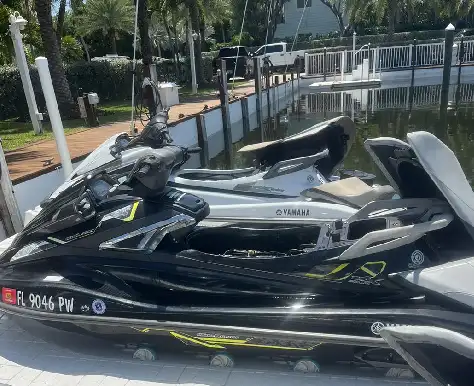 watercraft repair dockside
